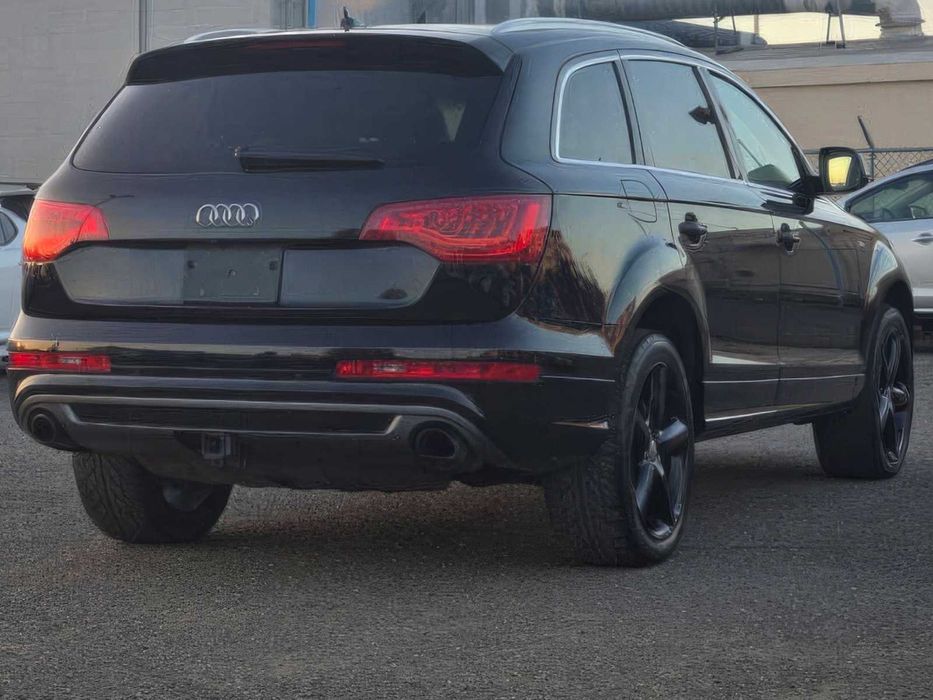 Audi Q7      2015