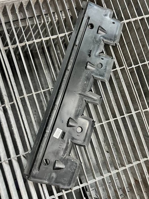 Частини бампера Audi Q8