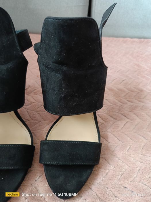 Buty na obcasie firmy Zara.