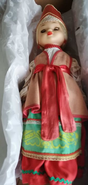 Boneca com traje tradicional