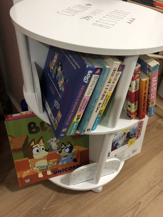 Estante para livros de criança