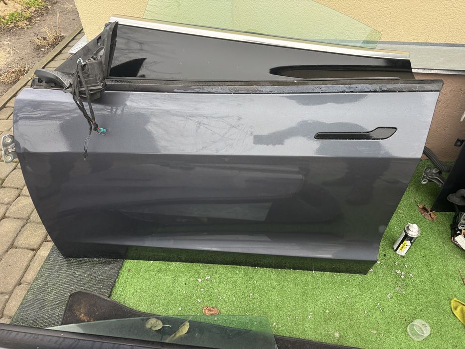 Двері tesla model 3 , model Y