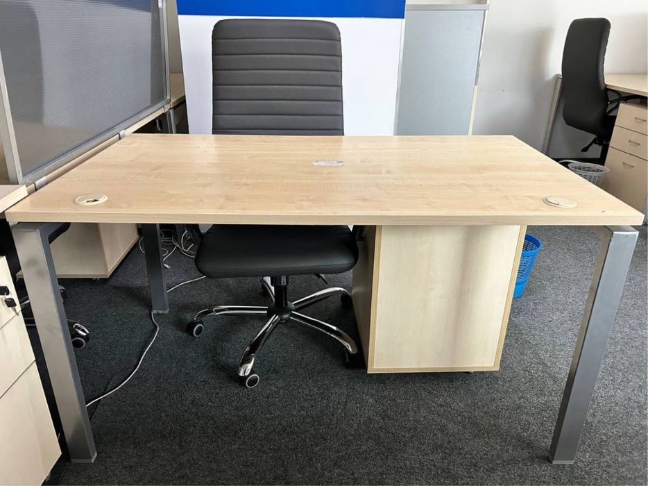 Распродажа Офисная мебель Столы стулья Кресла тумбы шкафы стеллажи