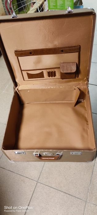 57x52x20 cm. Walizka z lat 50 -tych