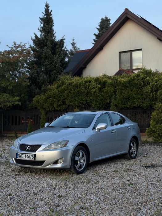 Lexus IS