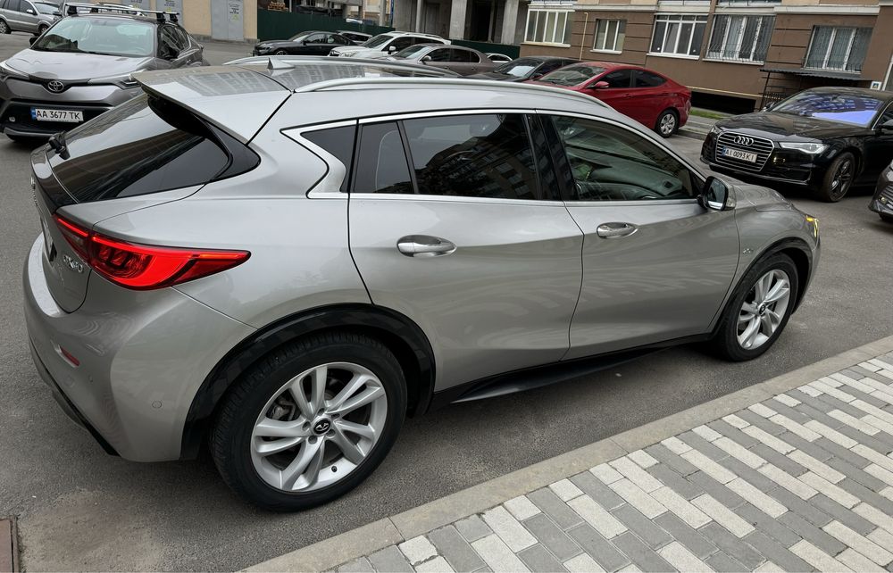 Продам свою машину Infiniti gx30 2017 р