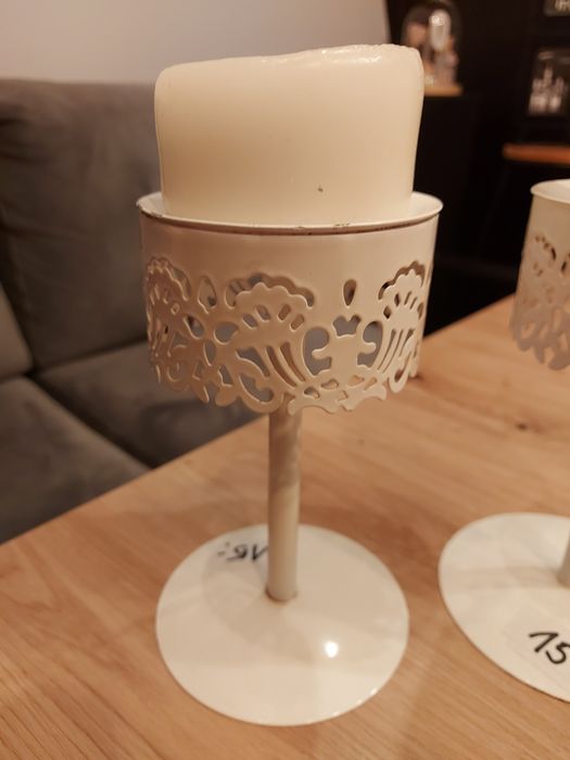 Świecznik metalowy biały