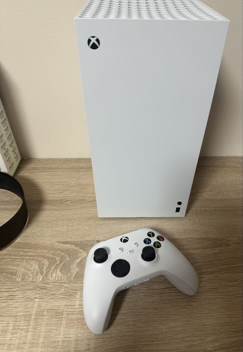 Konsola Xbox Series X + pad + słuchawki + pudełko. Na gwarancji!