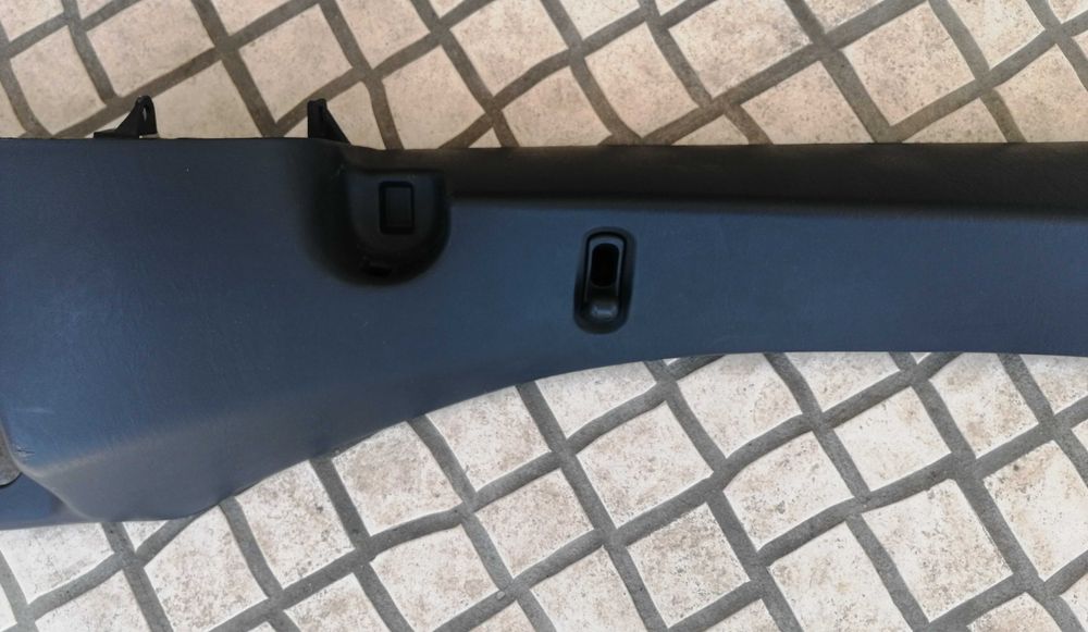 Chapeleira - Apoio lateral Direito - Ford Focus SW - 2001