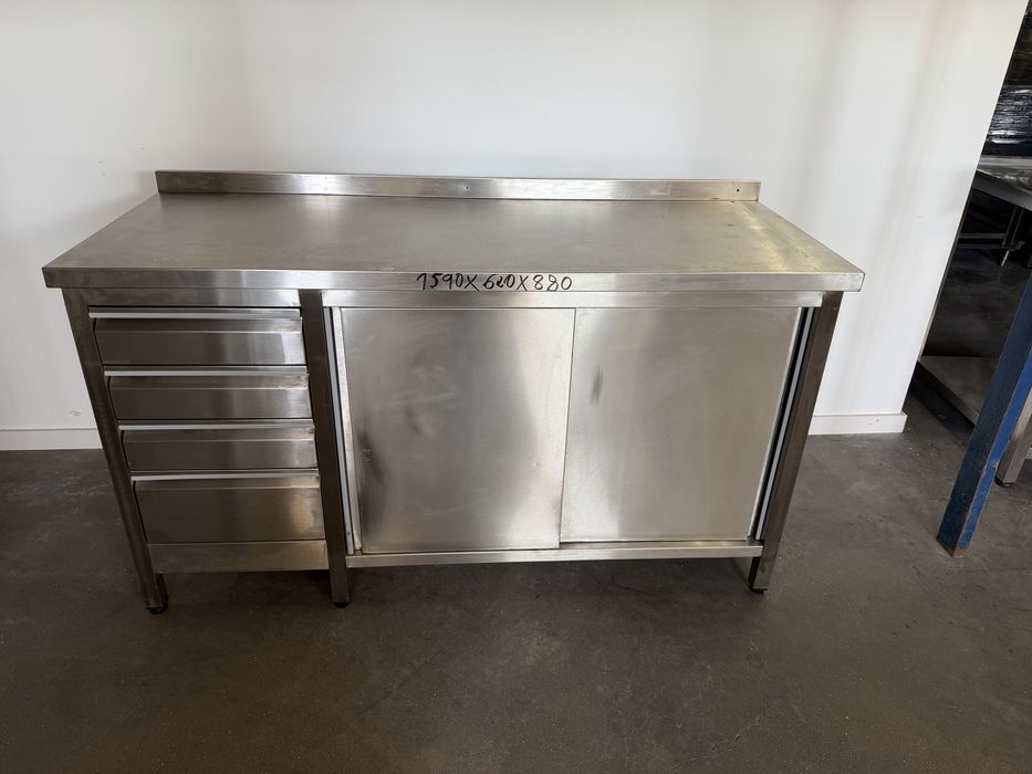 Escaparate Bancada  em aço inox  com 6 gavetas e 2 portas