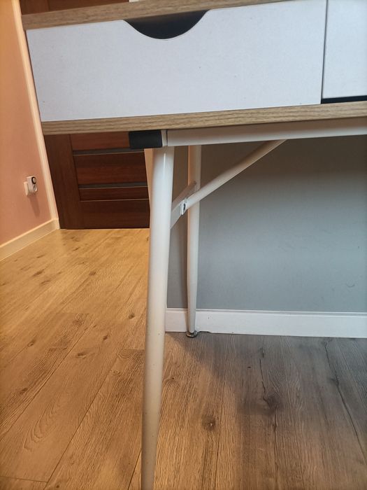 Eleganckie biurko styl skandynawski