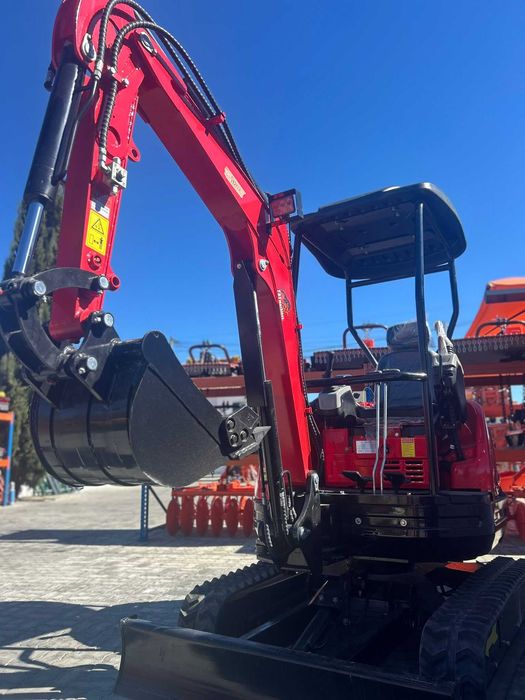 Mini Giratória TRS HT25 – Nova