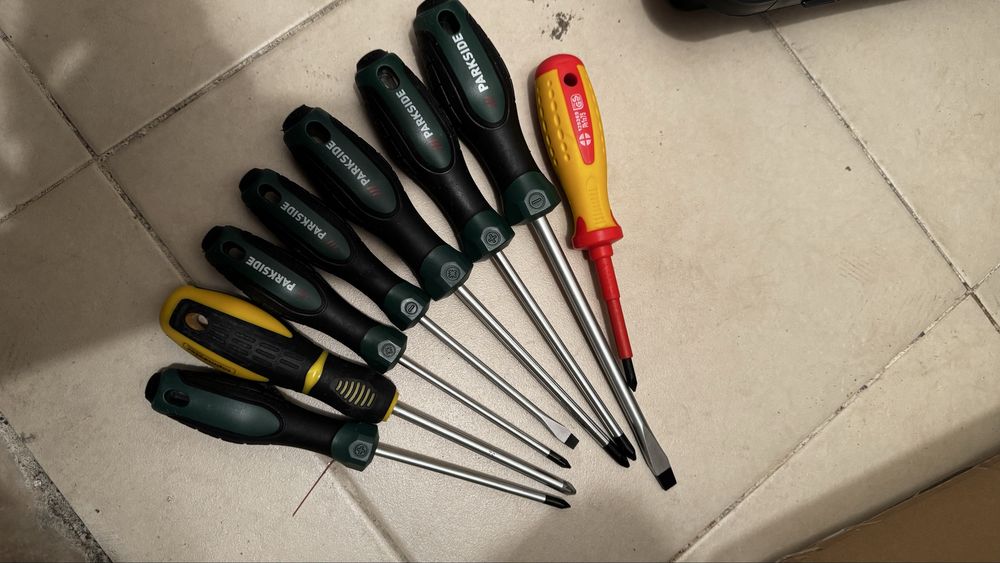 Chaves de fendas variadas