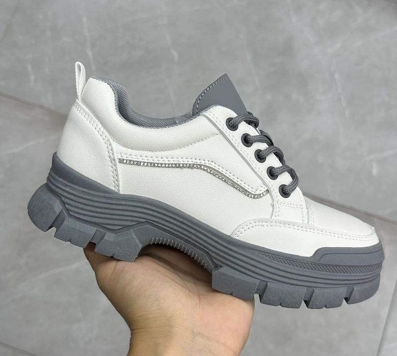 Кросівки 40 розмір