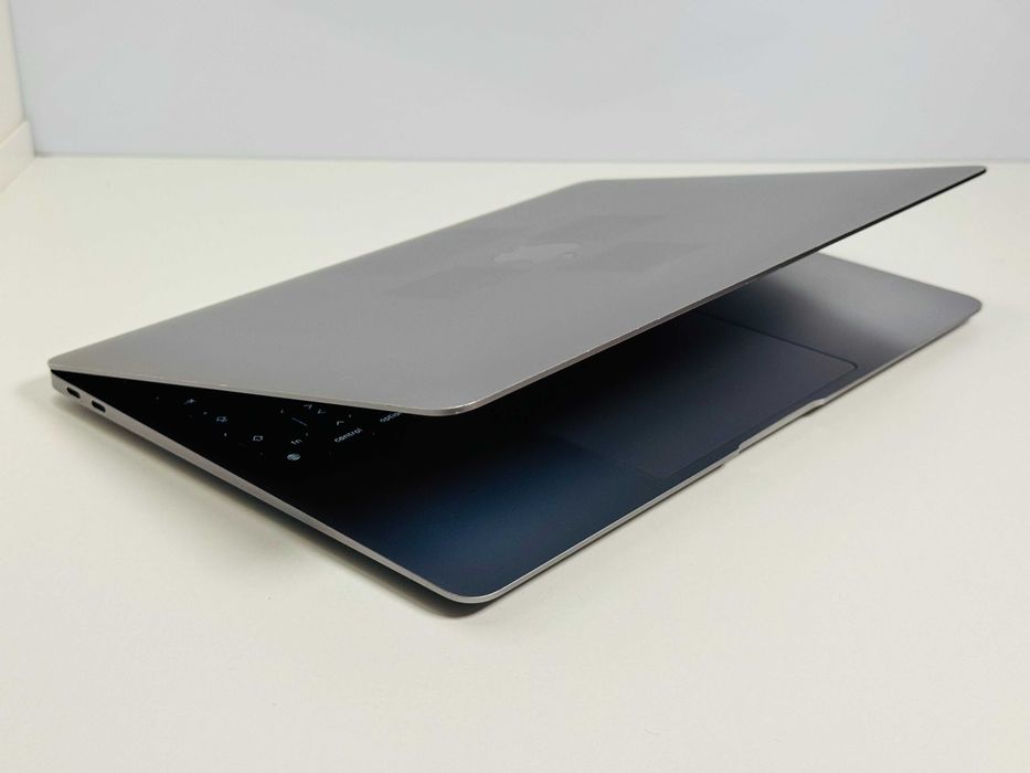 MacBook Air 13 2020 M1 85% Kondycji 8GB RAM 256GB SSD