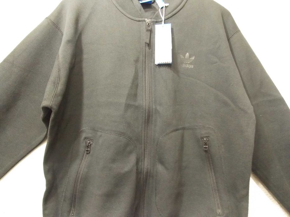 Куртка спортивная мужская ADIDAS . НОВАЯ . Размер 54 . СТАРЫЕ ЗАПАСЫ .