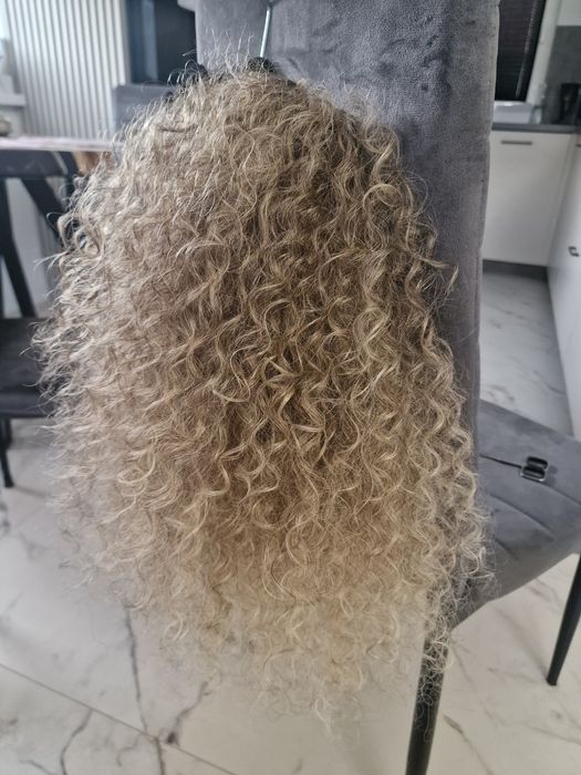 Afroloki blond duża objętość