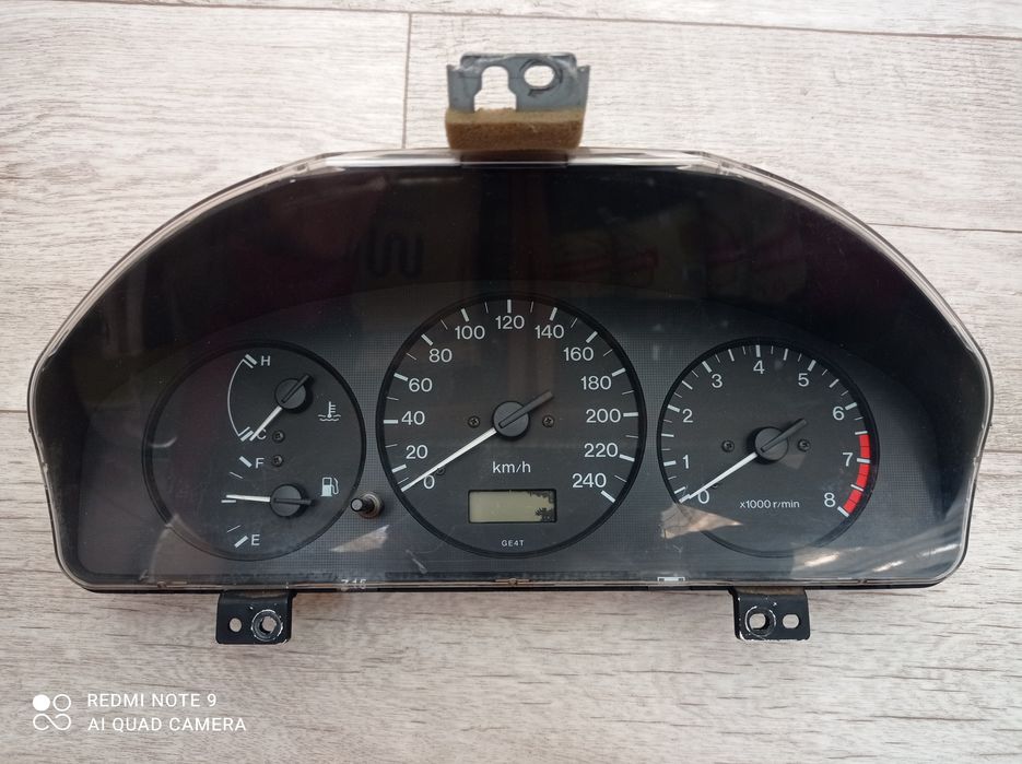 Приборная панель Мазда 626