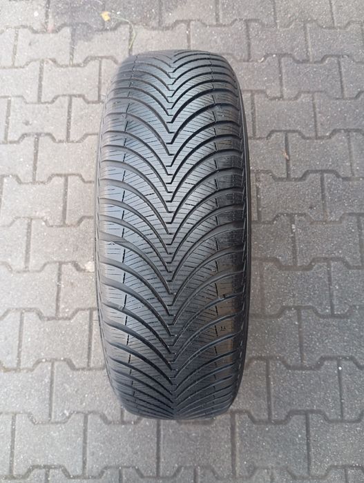 1szt całoroczna Kumho solus 4S 215/65/17 103V  DOT4824