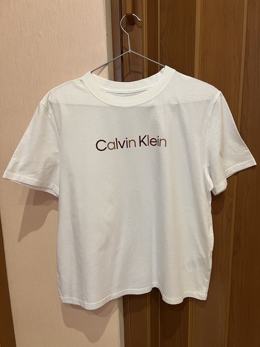 Футболка фірми Calvin Klein