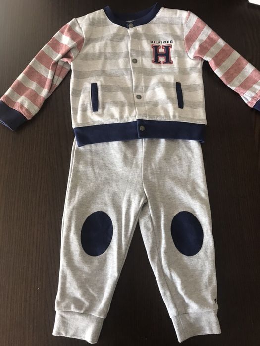 Dres Tommy Hilfiger