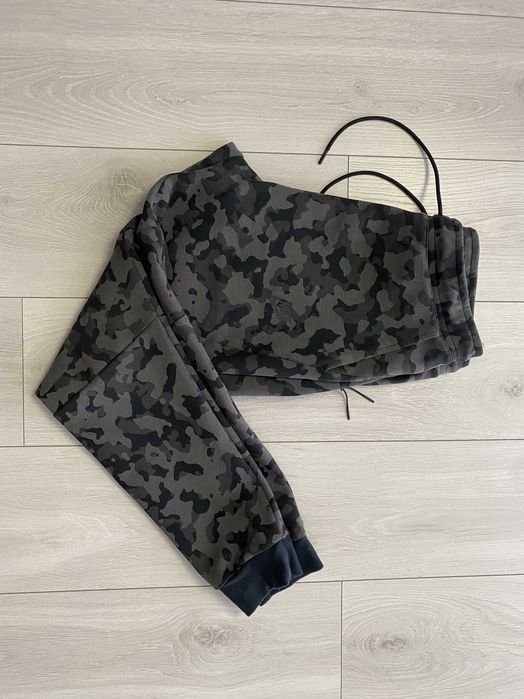 NIKE Tech Fleece r.M oryginalne spodnie sportowe męskie