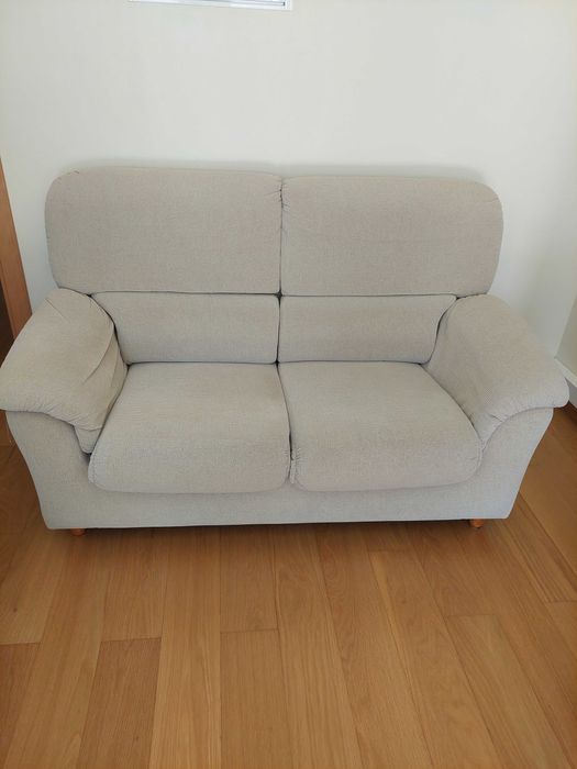 Sofá bege 2 lugares
