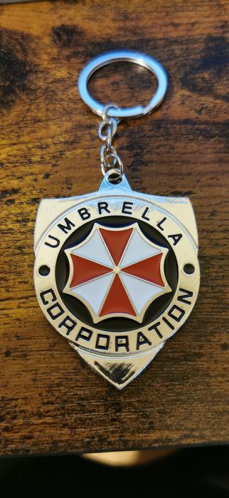Brelok resident evil Umbrella corporation srebrny
