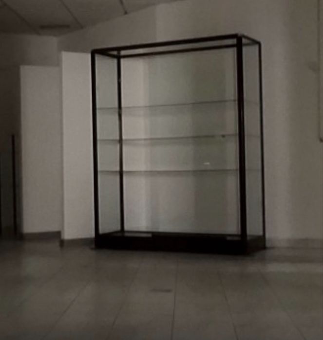 Montra de vidro e aluminio