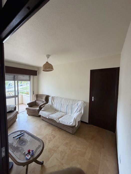 Alugo quarto para estudante em Tomar