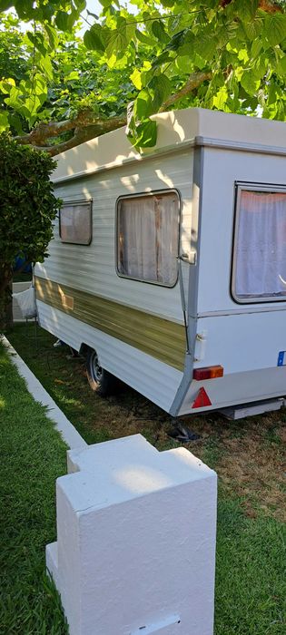 Caravana rebativel com avançado .