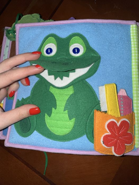 Фетрова розвиваюча книжка для малечі