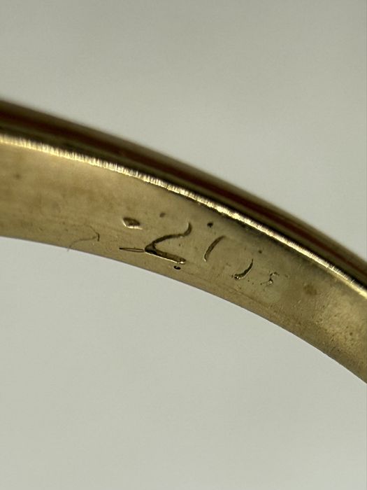Złoty pierścionek z diamentami 0,20ct