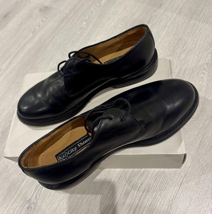 Sapatos pretos em couro novos 42