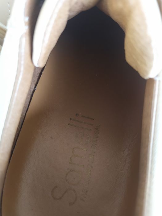 Sapatilhas em pele 38 (20€ os 2 pares)