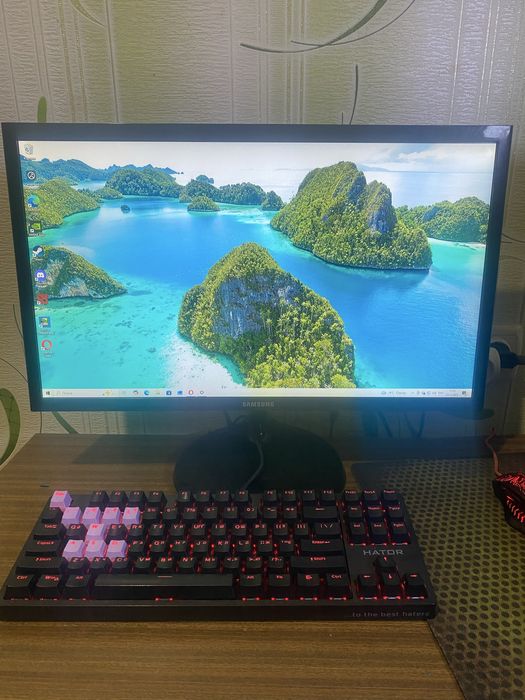 Настільний ПК з монітором