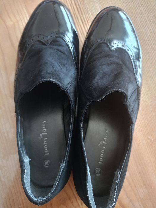 Czarne buty 38 botki lakierowane