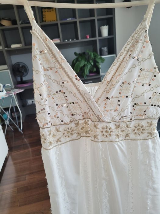 Biała sukienka w stylu boho