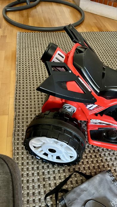 Mota quadriciclo Injusa The Beast 12V - impecavel com garantia