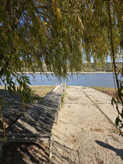 Продається гарний маєток біля Дністра