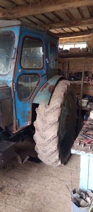 Продам два трактори