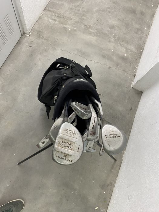 Saco de golfe e tacos