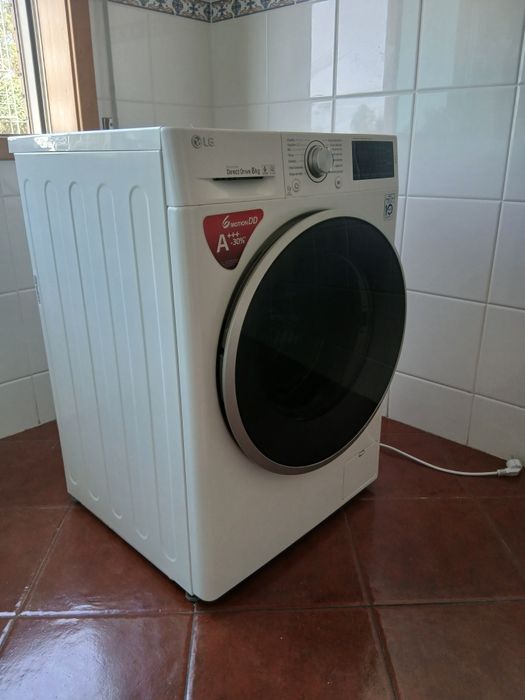 Máquina de lavar roupa LG 8kg Direct Drive