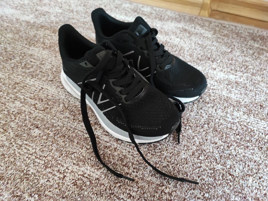 Кросівки 36 розміру