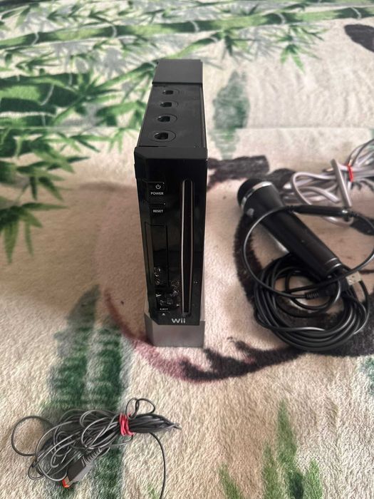 Konsola Nintendo Wii gry + kontrolery + wędka, sensor mikrofon
