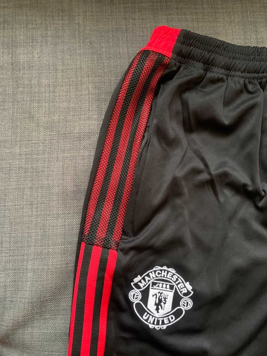 Calças de treino pretas e vermelhas do Manchester United 2021, 2022