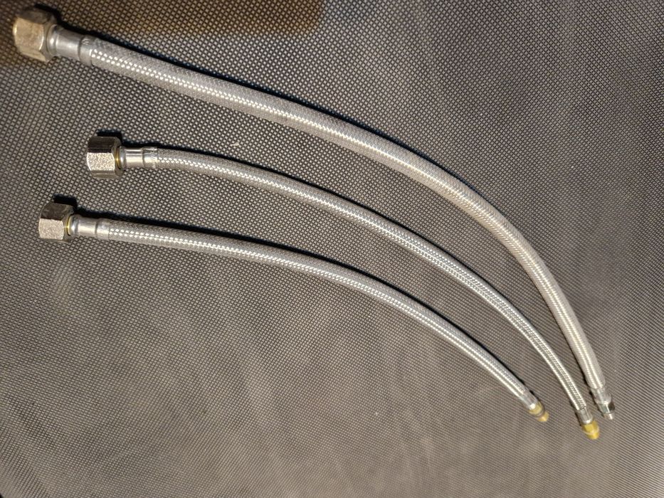 Wężyki przyłączeniowe do baterii  3/8  35cm