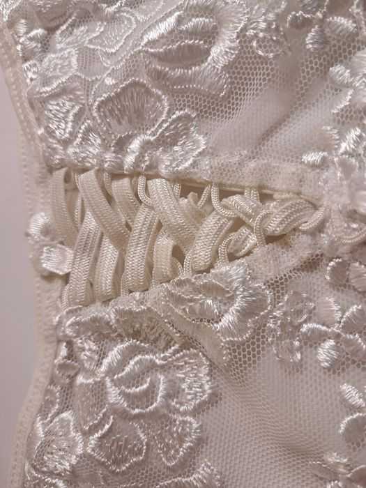 Stringi koronkowe 38