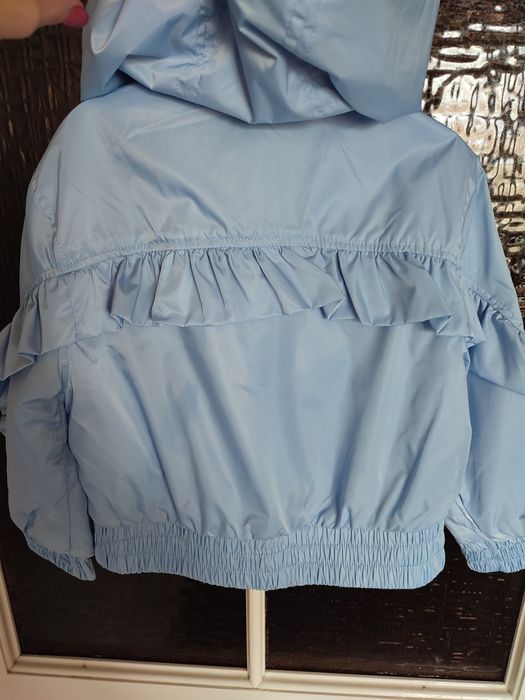 Блакитна куртка вітрівка на дівчинку 4/5 років