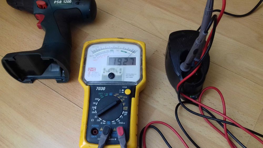 Wkrętarka Bosch PSR 1200 z ładowarką